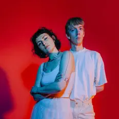 Écoutez glass egg, regardez des vidéoclips, lisez la biographie, consultez les dates de tournée et plus encore !