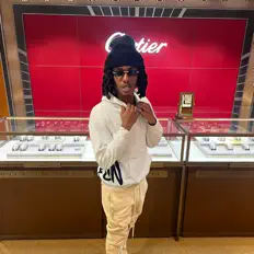 ChinoBROADDAY dinle, müzik videolarını izle, biyografisini oku, tur tarihlerini ve daha fazlasını gör!