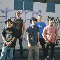 Ascolta undefined, guarda video musicali, leggi la biografia, vedi le date del tour & altro!