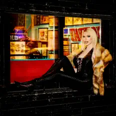 收听 Serena Smith、观看音乐视频、阅读小传、查看巡演日期等 ！