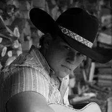 Jakota Wass सुनें, म्यूज़िक वीडियो देखें, बायो पढ़ें, दौरे की तारीखें और बहुत कुछ देखें!