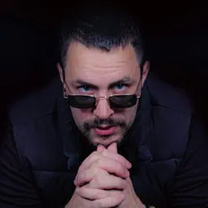 Escucha a MYAKESH, mira videos musicales, lee su biografía, consulta las fechas de las gira y más.