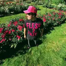 收听 PhoenixLuv、观看音乐视频、阅读小传、查看巡演日期等 ！