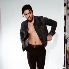 Hör dir Flaco Prince an, schau dir Musikvideos an, lies die Biografie, finde Tourdaten und mehr!