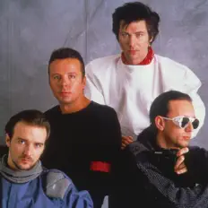 Écoutez Ultravox, regardez des vidéoclips, lisez la biographie, consultez les dates de tournée et plus encore !