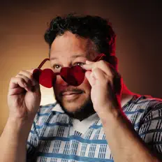 Ouve Ellis Miah, vê vídeos de música, lê a biografia, vê as datas da digressão e muito mais!