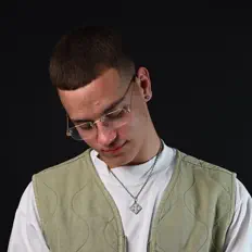 Hör dir MVS an, schau dir Musikvideos an, lies die Biografie, finde Tourdaten und mehr!