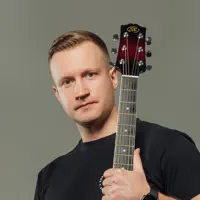 Poslechněte si interpreta undefined, sledujte hudební videa, přečtěte si životopis, podívejte se na data turné a další informace.