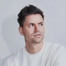 Simon Keizerを聴いたり、ミュージックビデオを鑑賞したり、経歴やツアー日程などを確認したりしましょう！