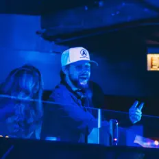 收听 ITSKI、观看音乐视频、阅读小传、查看巡演日期等 ！