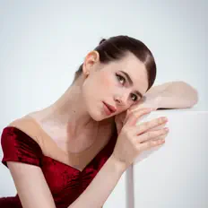 Hör dir JULIKA an, schau dir Musikvideos an, lies die Biografie, finde Tourdaten und mehr!