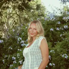 Listen to Sienna Clark, watch music videos, read bio, see tour dates & more!