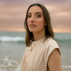 收听 Sarah Elise Thompson、观看音乐视频、阅读小传、查看巡演日期等 ！