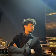 Poslechněte si interpreta Jahsque, sledujte hudební videa, přečtěte si životopis, podívejte se na data turné a další informace.