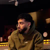 Ascolta undefined, guarda video musicali, leggi la biografia, vedi le date del tour & altro!