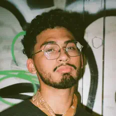 收听 Dariiel、观看音乐视频、阅读小传、查看巡演日期等 ！