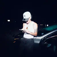 Écoutez undefined, regardez des vidéoclips, lisez la biographie, consultez les dates de tournée et plus encore !