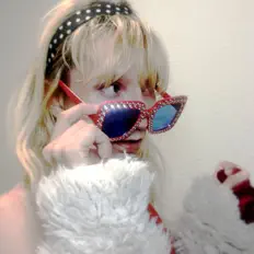 ANGEL CAPPIを聴いたり、ミュージックビデオを鑑賞したり、経歴やツアー日程などを確認したりしましょう！