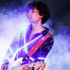 收听 Sky Barq、观看音乐视频、阅读小传、查看巡演日期等 ！