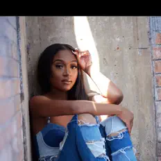 Escucha a Desireé, mira vídeos musicales, lee la biografía, consulta fechas de giras y mucho más.