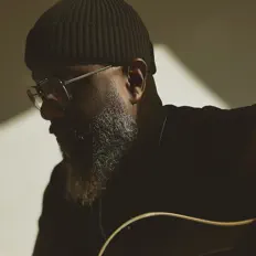 Poslechněte si interpreta Drew Brown, sledujte hudební videa, přečtěte si životopis, podívejte se na data turné a další informace.