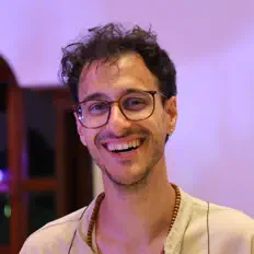 Ascolta Tsultrim Dorje, guarda video musicali, leggi la biografia, vedi le date del tour & altro!