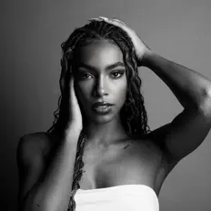 Escucha a SHE IS ART, mira videos musicales, lee su biografía, consulta las fechas de las gira y más.