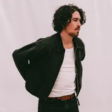 Alex Francis dinle, müzik videolarını izle, biyografisini oku, tur tarihlerini ve daha fazlasını gör!