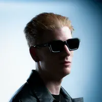 Ascolta undefined, guarda video musicali, leggi la biografia, vedi le date del tour & altro!