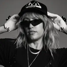 Lady Sinclair을(를) 듣고, 뮤직 비디오를 보고, 약력을 읽고, 투어 일정 등을 확인하세요!