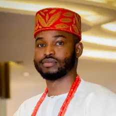 Adéolaを聴いたり、ミュージックビデオを鑑賞したり、経歴やツアー日程などを確認したりしましょう！