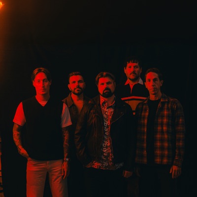 Escucha a Silverstein, mira videos musicales, lee su biografía, consulta las fechas de las gira y más.