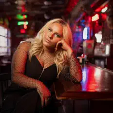 Devon Beck dinle, müzik videolarını izle, biyografisini oku, tur tarihlerini ve daha fazlasını gör!