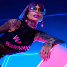 La Madone सुनें, म्यूज़िक वीडियो देखें, बायो पढ़ें, दौरे की तारीखें और बहुत कुछ देखें!