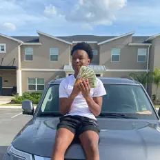 聆聽 BabycrashSS、觀看音樂影片、閱讀小傳、查看巡演日期等！