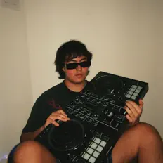 shmurdaaを聴いたり、ミュージックビデオを鑑賞したり、経歴やツアー日程などを確認したりしましょう！