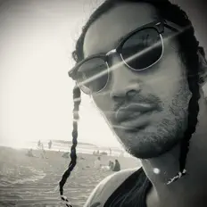 Dengarkan Mickky Mayhem, tonton video musik, baca bio, lihat tanggal tur & lainnya!