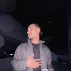 GUZTを聴いたり、ミュージックビデオを鑑賞したり、経歴やツアー日程などを確認したりしましょう！