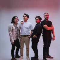 Ascolta undefined, guarda video musicali, leggi la biografia, vedi le date del tour & altro!