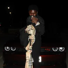 Sahr Ellie सुनें, म्यूज़िक वीडियो देखें, बायो पढ़ें, दौरे की तारीखें और बहुत कुछ देखें!