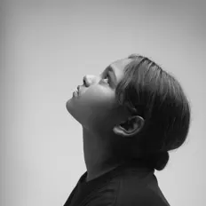 收听 Param、观看音乐视频、阅读小传、查看巡演日期等 ！