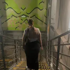 收听 MHAIRI、观看音乐视频、阅读小传、查看巡演日期等 ！