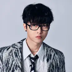 聆聽 Ha Hyun Woo、觀看音樂影片、閱讀小傳、查看巡演日期等！