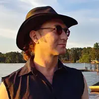 undefined을(를) 듣고, 뮤직 비디오를 보고, 약력을 읽고, 투어 일정 등을 확인하세요!