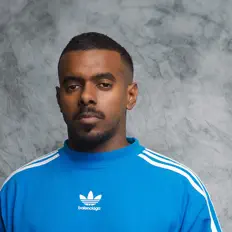 Poslechněte si interpreta Shlomi Lakau, sledujte hudební videa, přečtěte si životopis, podívejte se na data turné a další informace.