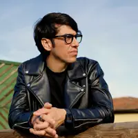 Ascolta undefined, guarda video musicali, leggi la biografia, vedi le date del tour & altro!