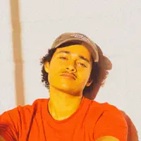 Ascolta undefined, guarda video musicali, leggi la biografia, vedi le date del tour & altro!