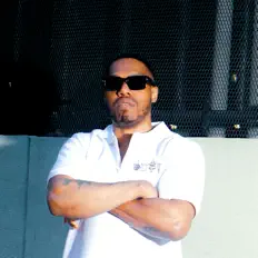 收听 MC David J、观看音乐视频、阅读小传、查看巡演日期等 ！