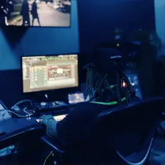收听 spence.wav、观看音乐视频、阅读小传、查看巡演日期等 ！