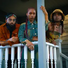 Hör dir Chrysalis an, schau dir Musikvideos an, lies die Biografie, finde Tourdaten und mehr!